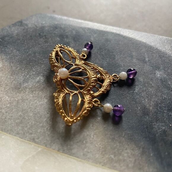 Vintage 1990’s Gold Chandelier Pin (Costume) - Picture 5 of 9